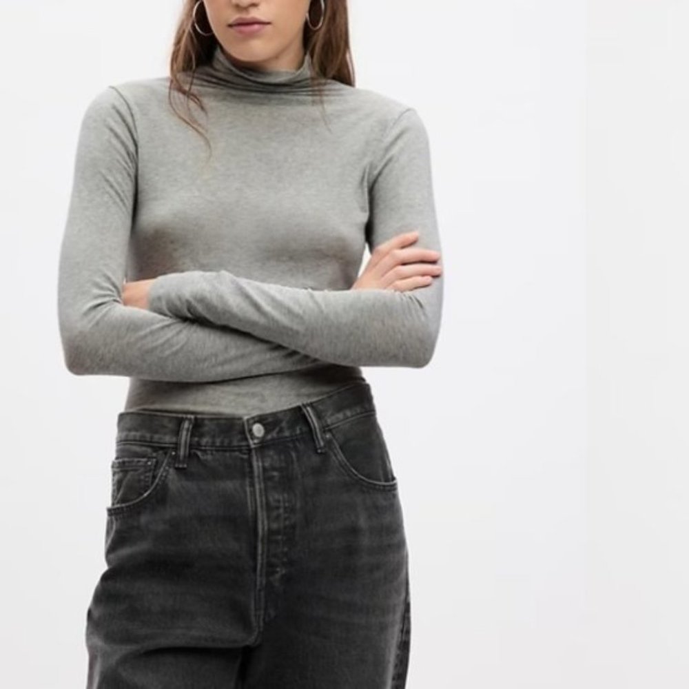 Red GAP Feather Turtleneck, Size Small
